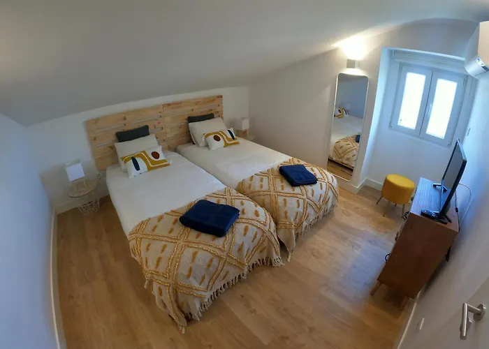 Lisbon, T2 Renewed Duplex With River View, Beato, Lisbon