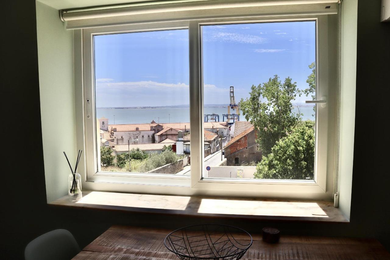 Lisbon, T2 Renewed Duplex With River View, Beato, Apartment Lissabon