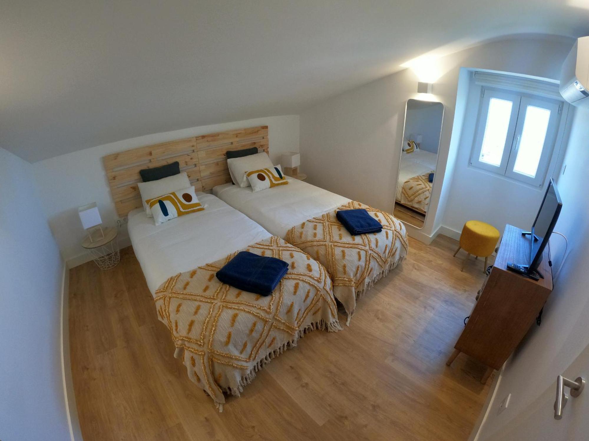 Lisbon, T2 Renewed Duplex With River View, Beato,