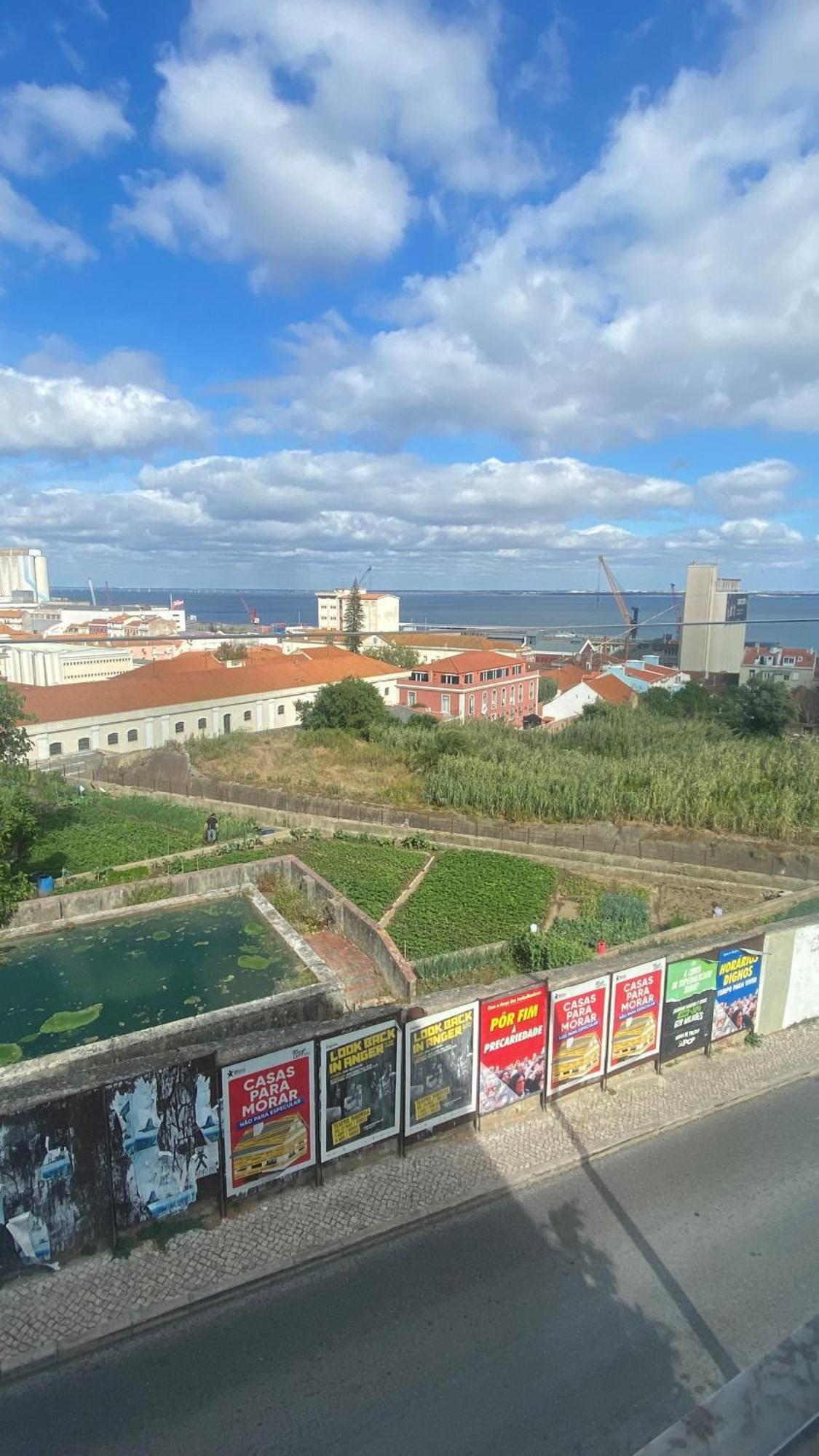 Lisbon, T2 Renewed Duplex With River View, Beato, Apartment Lissabon