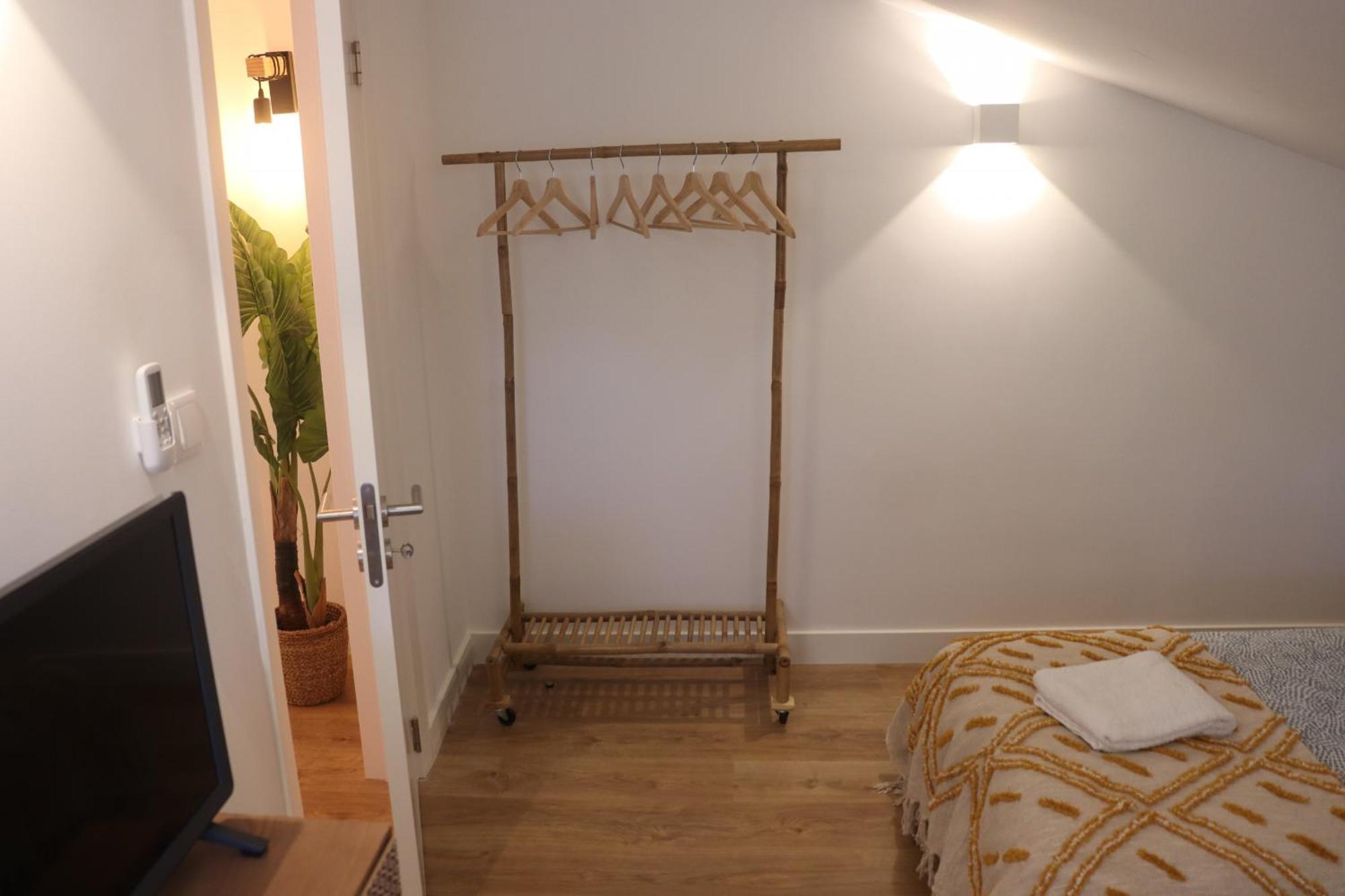 Apartment Lisbon, T2 Renewed Duplex With River View, Beato,