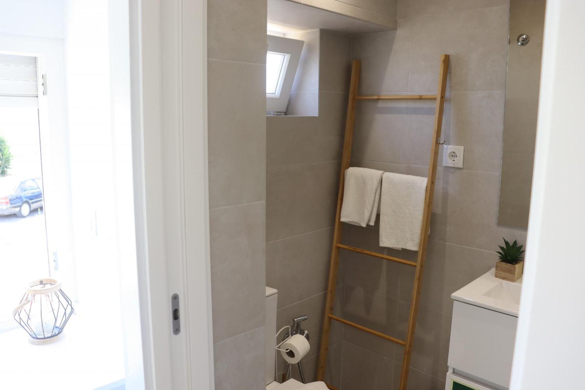 Apartment Lisbon, T2 Renewed Duplex With River View, Beato,