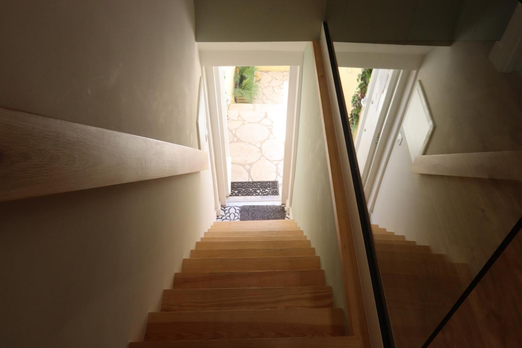 Lisbon, T2 Renewed Duplex With River View, Beato, Apartment Lissabon