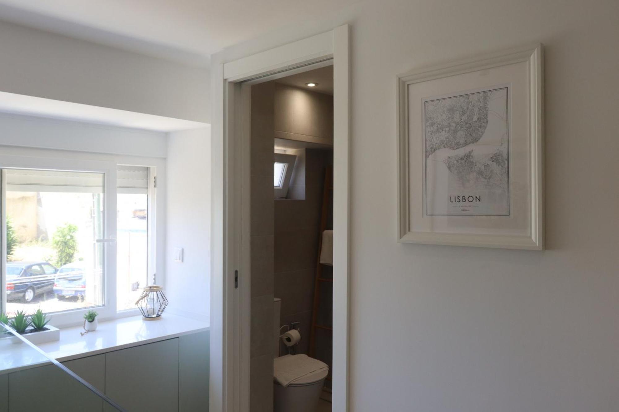 Lisbon, T2 Renewed Duplex With River View, Beato, Apartment Lissabon