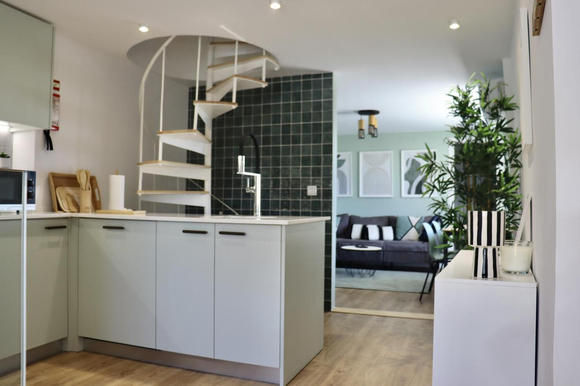 Lisbon, T2 Renewed Duplex With River View, Beato, Lissabon