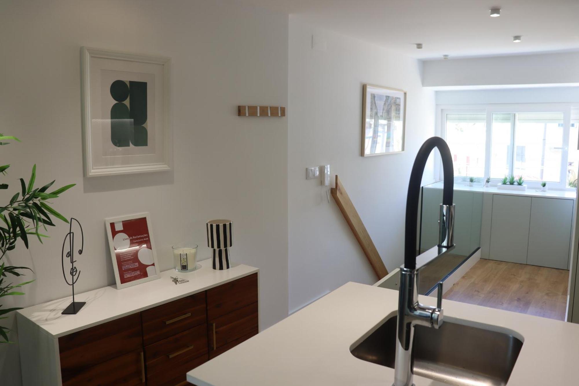 Lisbon, T2 Renewed Duplex With River View, Beato, Apartment